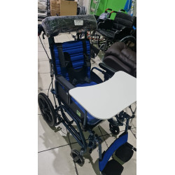 Silla de ruedas para cuadrapléjicos con mesa MARCA ABM MEDICAL CARE