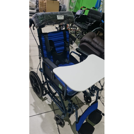 Silla de ruedas para cuadrapléjicos con mesa MARCA ABM MEDICAL CARE