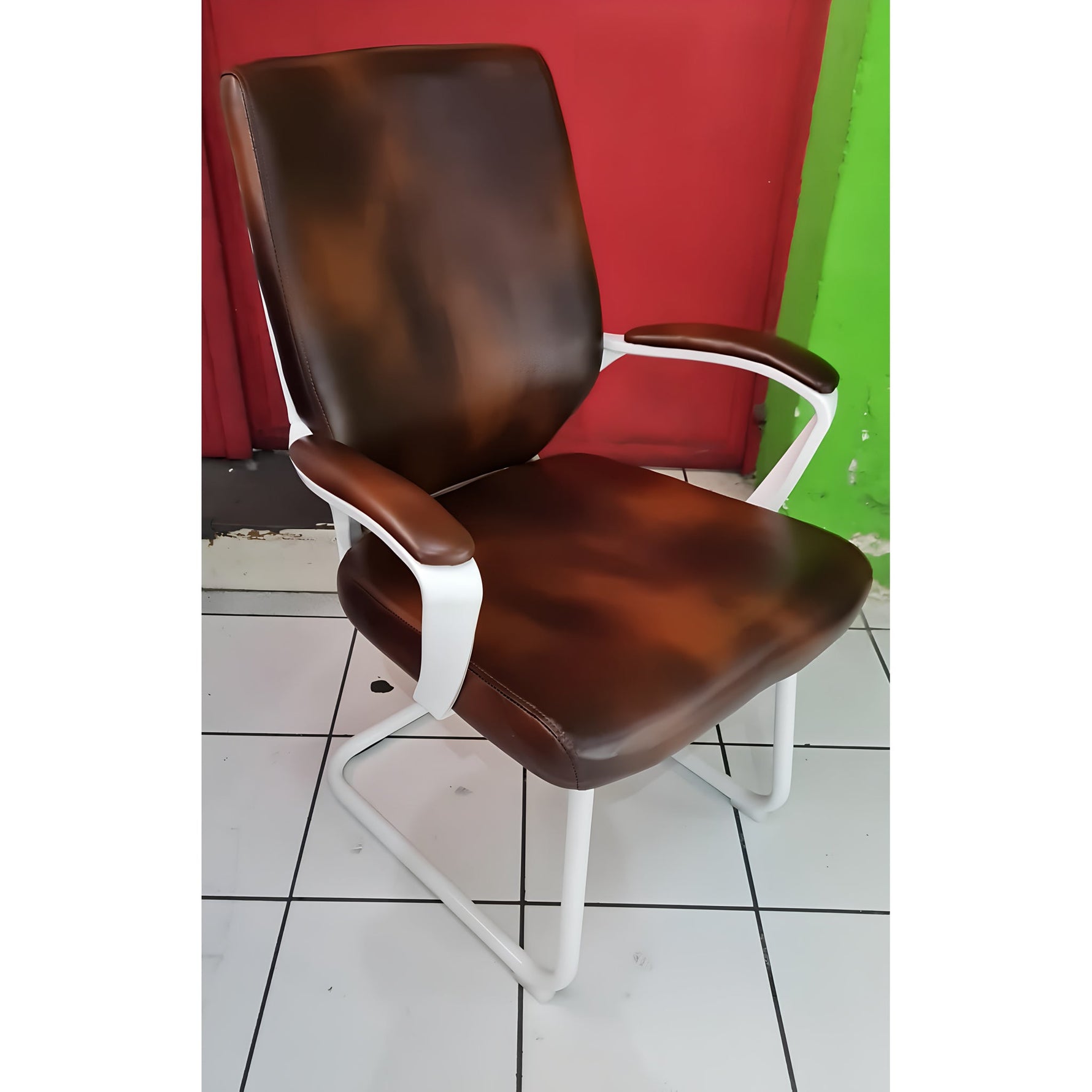 Silla Ejecutiva de Espera con Brazos (Café)