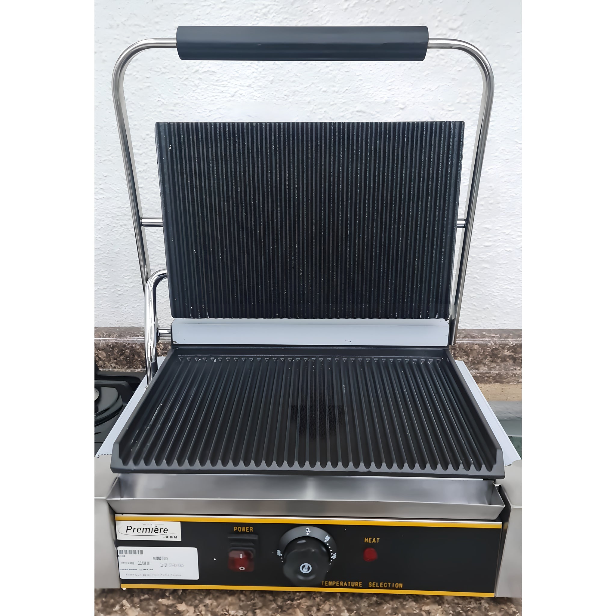 Panini y Grill de Alta Potencia con capacidad de 4 rebanadas