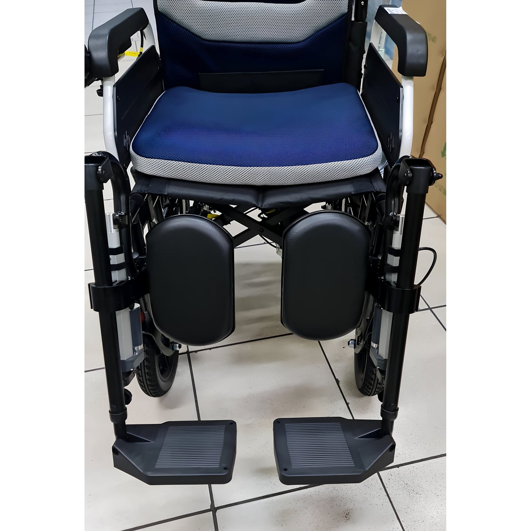 Silla de Ruedas Eléctrica con Respaldo Inclinable