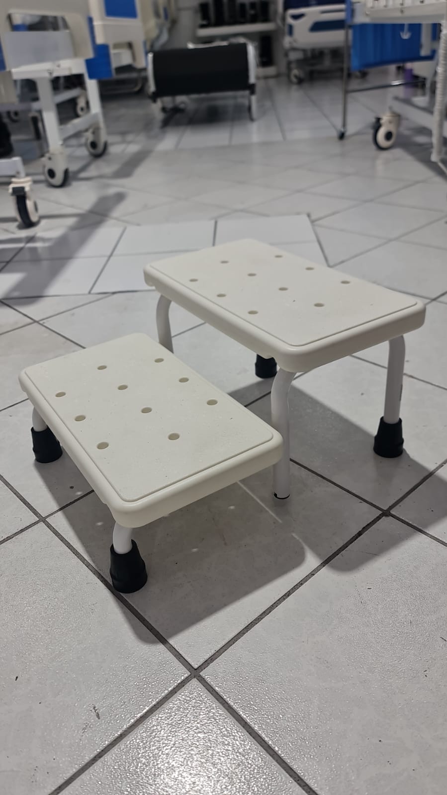 Banco, Escalera de 2 pasos