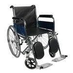Silla de ruedas cromada y apoya brazos movibles y soporte en los apoya pies